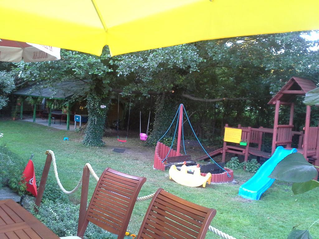 Pokoje Goscinne Pod Knotem Karwienskie Bloto Drugie Εξωτερικό φωτογραφία